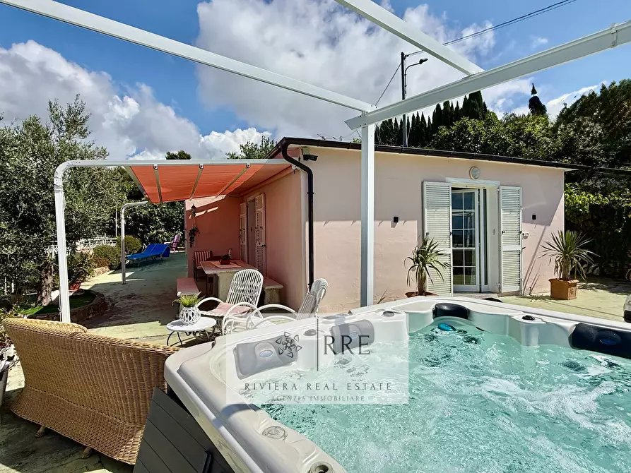 Immagine 6 di Villa in vendita  in alle Cascine a Imperia