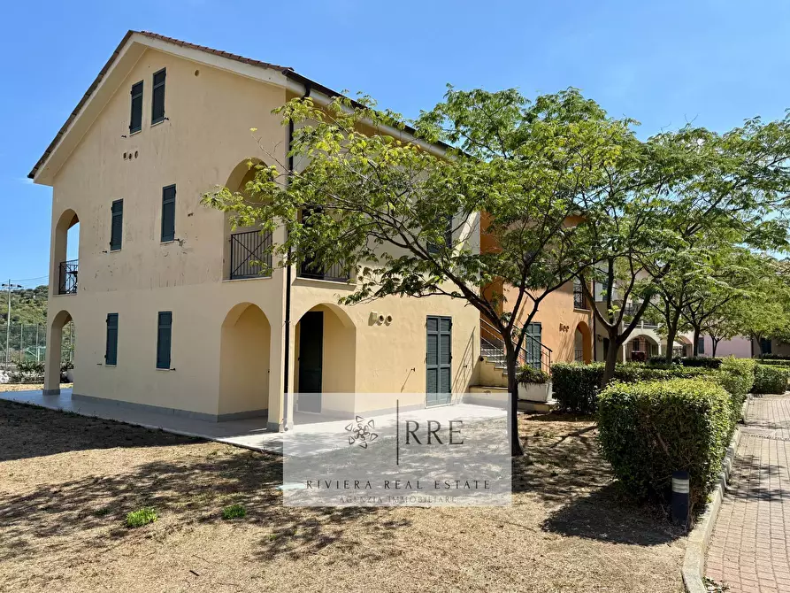 Immagine 8 di Appartamento in vendita  in Castellaro Golf Resort a Castellaro