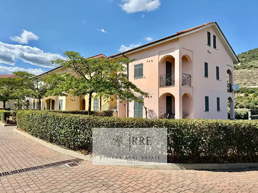 Immagine 7 di Appartamento in vendita  in Castellaro Golf Resort a Castellaro