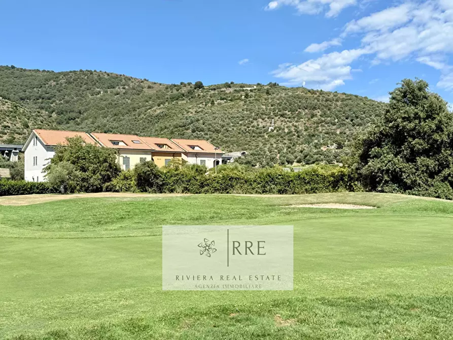 Immagine 31 di Appartamento in vendita  in Castellaro Golf Resort a Castellaro