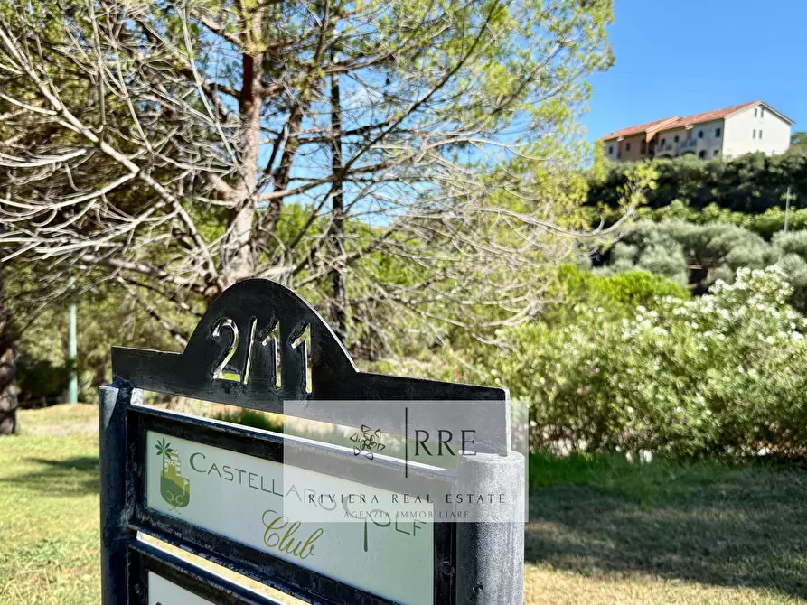 Immagine 4 di Appartamento in vendita  in Castellaro Golf Resort a Castellaro