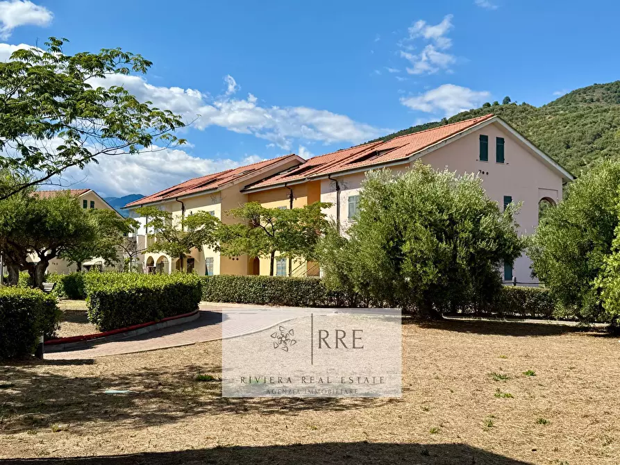 Immagine 4 di Appartamento in vendita  in Castellaro Golf Resort a Castellaro