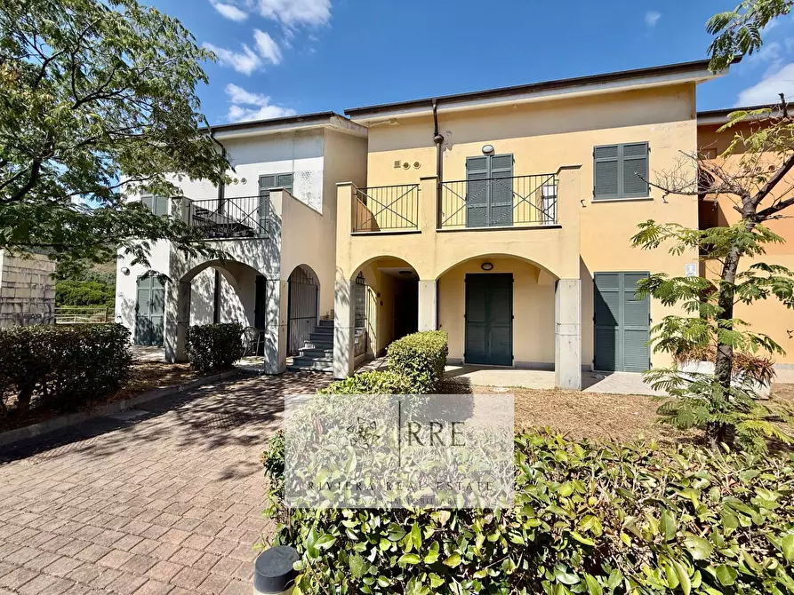 Immagine 9 di Appartamento in vendita  in Castellaro Golf Resort a Castellaro