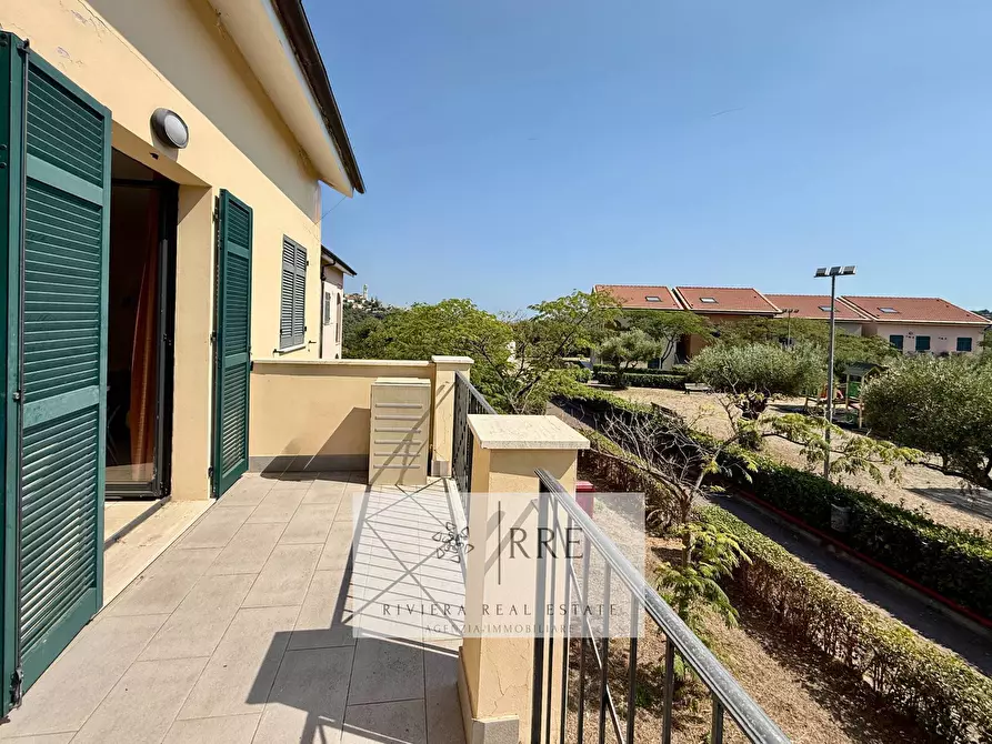 Immagine 11 di Appartamento in vendita  in Castellaro Golf Resort a Castellaro