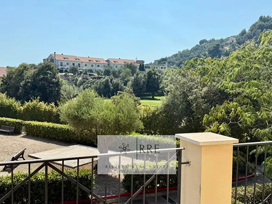 Immagine 12 di Appartamento in vendita  in Castellaro Golf Resort a Castellaro