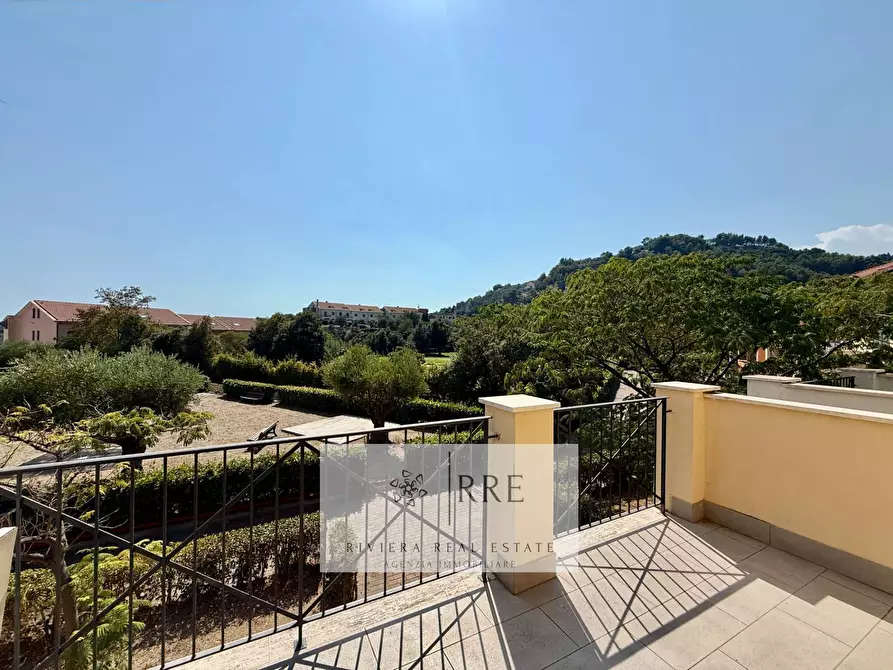 Immagine 13 di Appartamento in vendita  in Castellaro Golf Resort a Castellaro