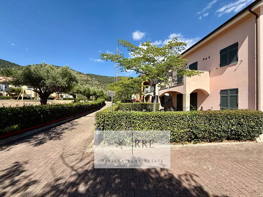 Immagine 5 di Appartamento in vendita  in Castellaro Golf Resort a Castellaro