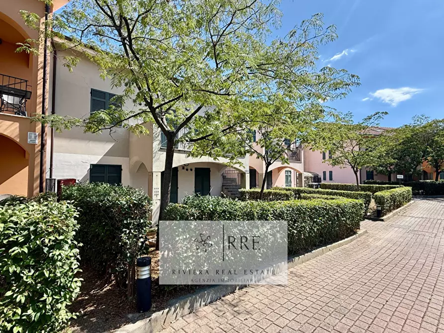 Immagine 25 di Appartamento in vendita  in Castellaro Golf Resort a Castellaro