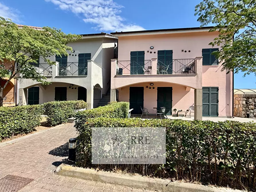 Immagine 27 di Appartamento in vendita  in Castellaro Golf Resort a Castellaro