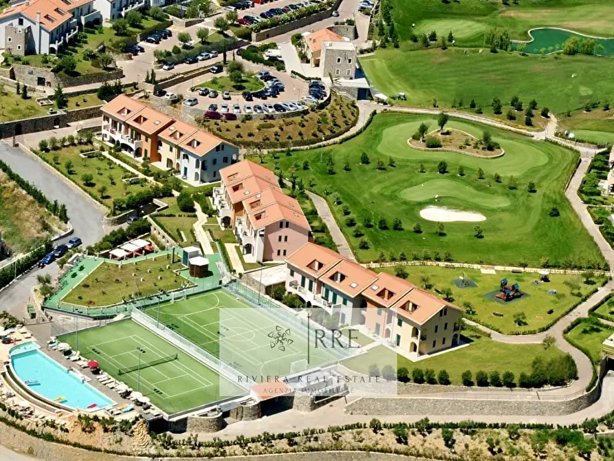 Immagine 5 di Appartamento in vendita  in Castellaro Golf Resort a Castellaro