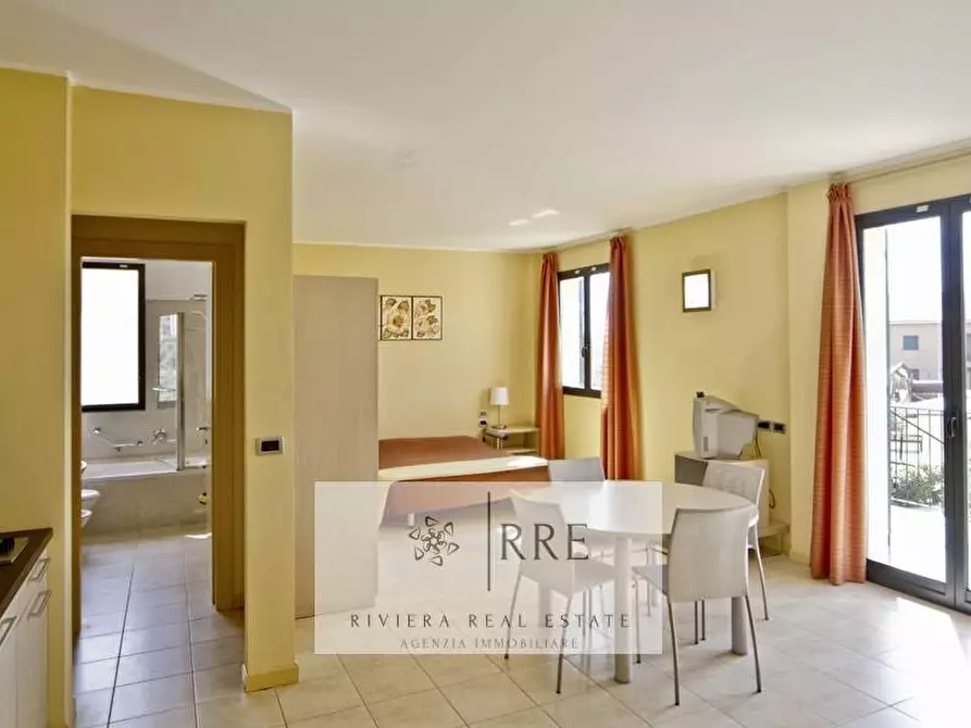 Immagine 17 di Appartamento in vendita  in Castellaro Golf Resort a Castellaro