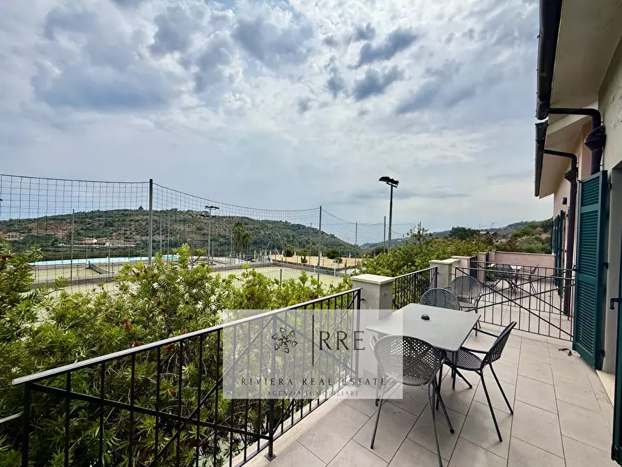 Immagine 4 di Appartamento in vendita  in Castellaro Golf Resort a Castellaro