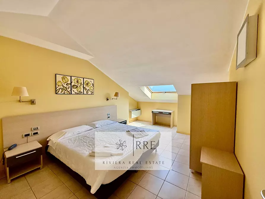 Immagine 22 di Appartamento in vendita  in Castellaro Golf Resort a Castellaro