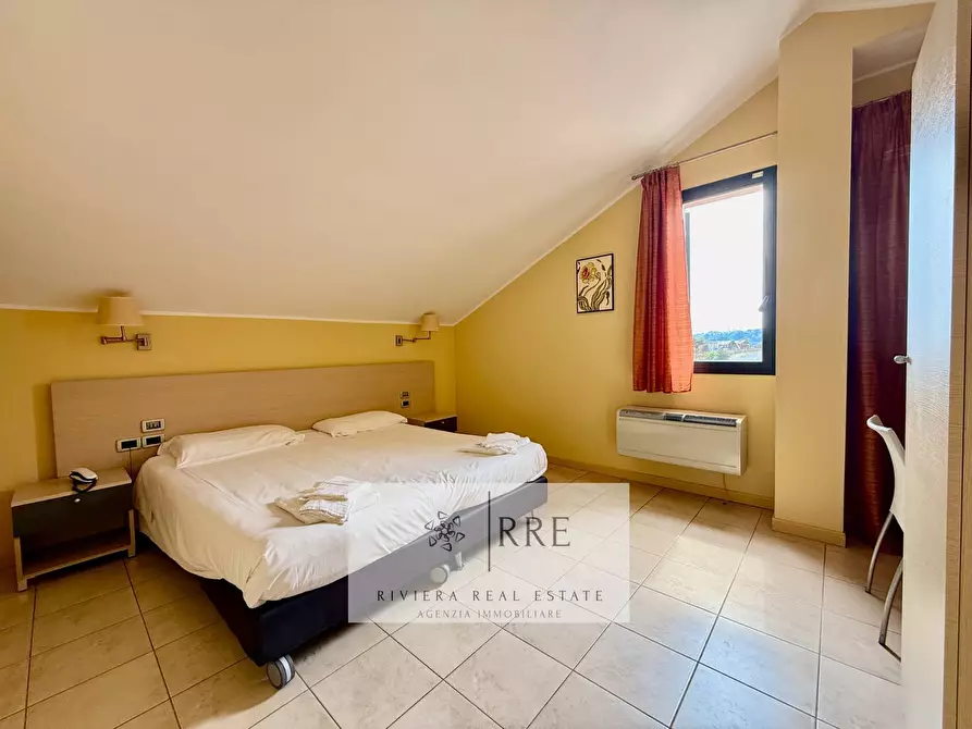 Immagine 21 di Appartamento in vendita  in Castellaro Golf Resort a Castellaro