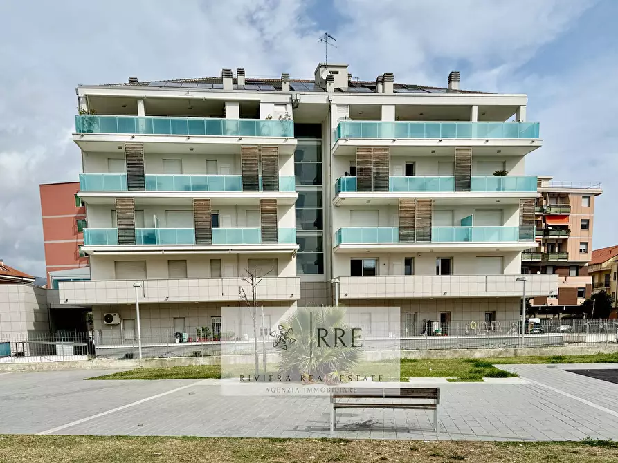 Immagine 30 di Appartamento in vendita  in Via Ugo la Malfa a Albenga