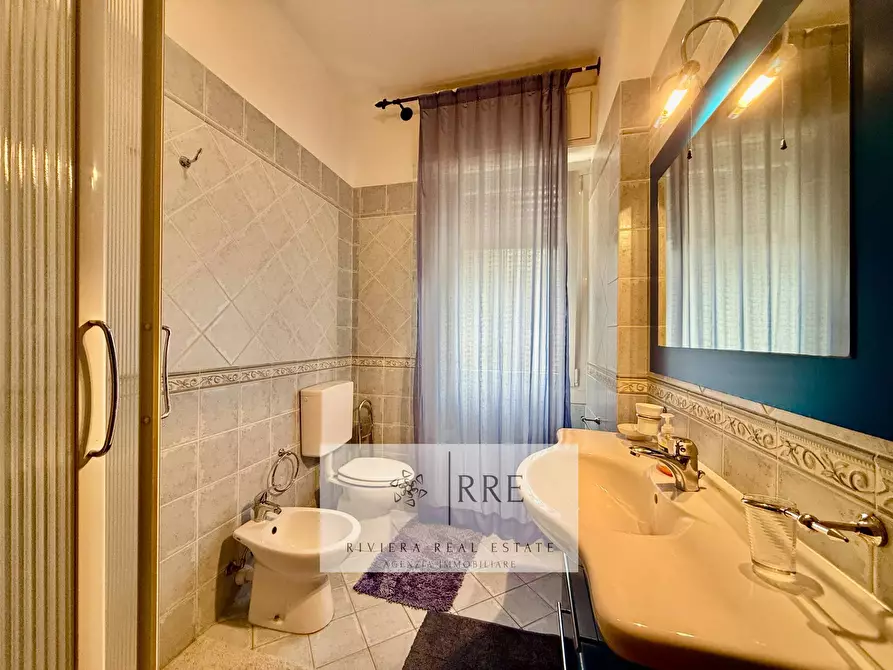 Immagine 21 di Appartamento in vendita  in zona Poeti a Loano