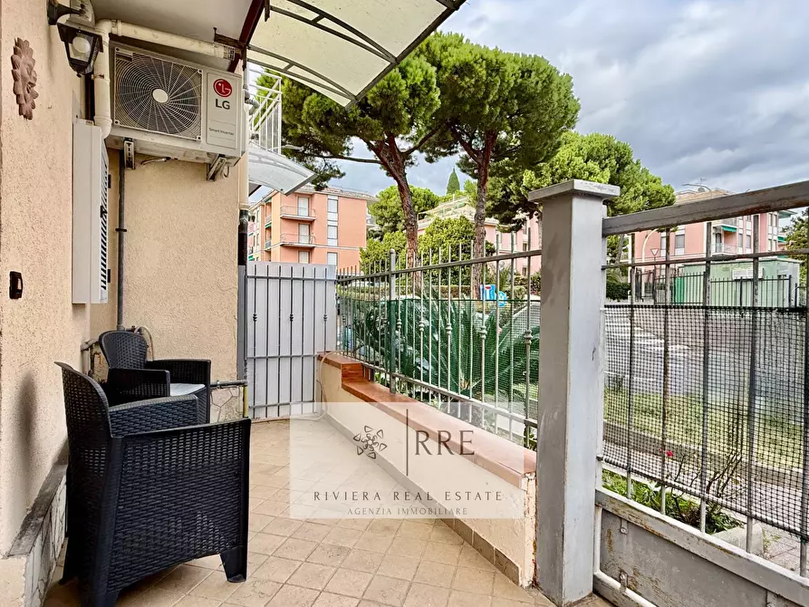 Immagine 3 di Appartamento in vendita  in zona Poeti a Loano