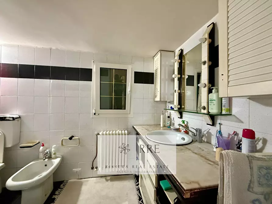 Immagine 18 di Villa in vendita  in strada berzi a Diano Arentino