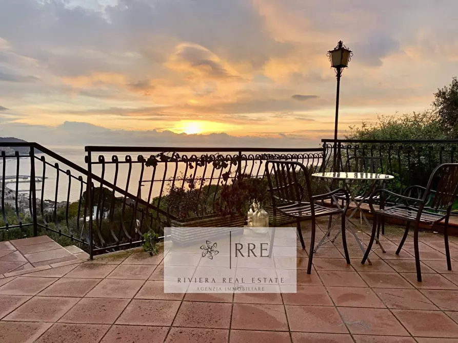 Immagine 21 di Villa in vendita  in strada berzi a Diano Arentino