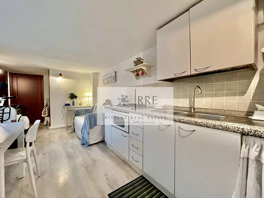 Immagine 3 di Appartamento in vendita  in Via Michelangelo Buonarroti a Alassio