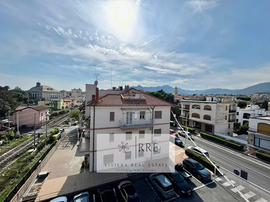 Immagine 11 di Appartamento in vendita  in via Aurelia a Loano