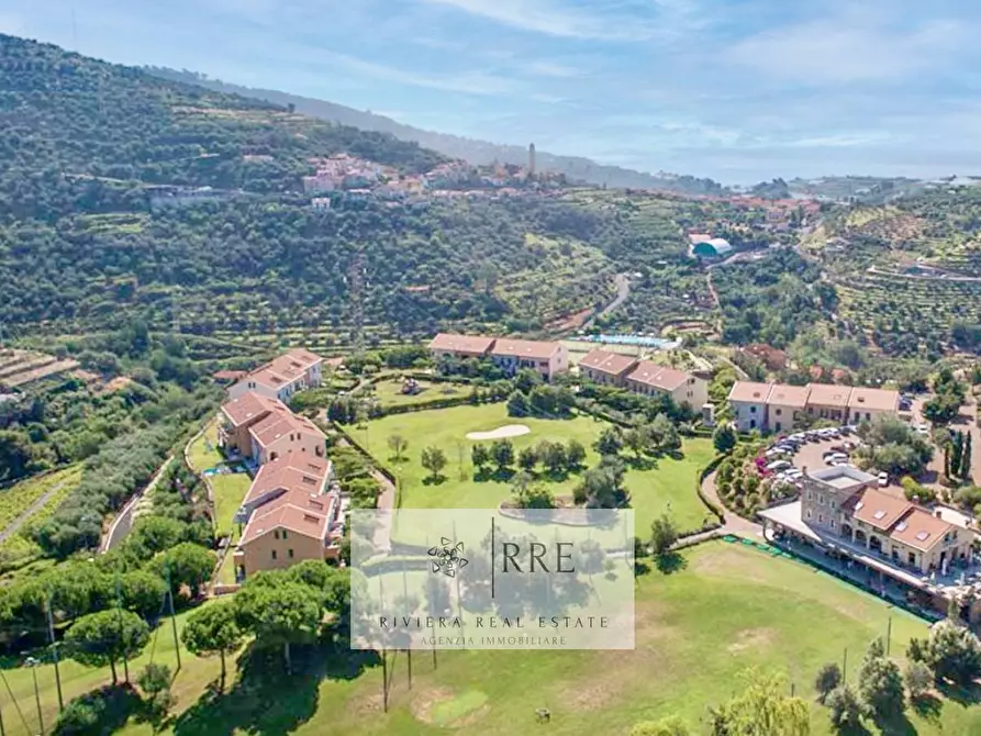 Immagine 8 di Appartamento in vendita  in Castellaro Golf Resort a Castellaro