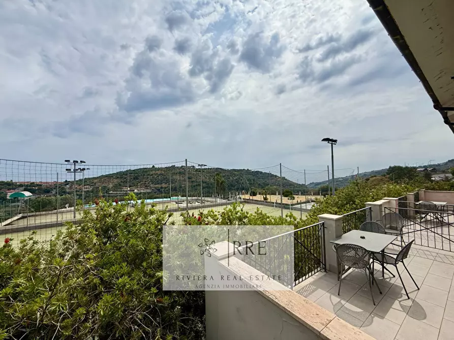 Immagine 15 di Appartamento in vendita  in Castellaro Golf Resort a Castellaro