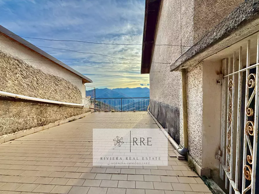 Immagine 2 di Casa indipendente in vendita  a Aquila D'arroscia