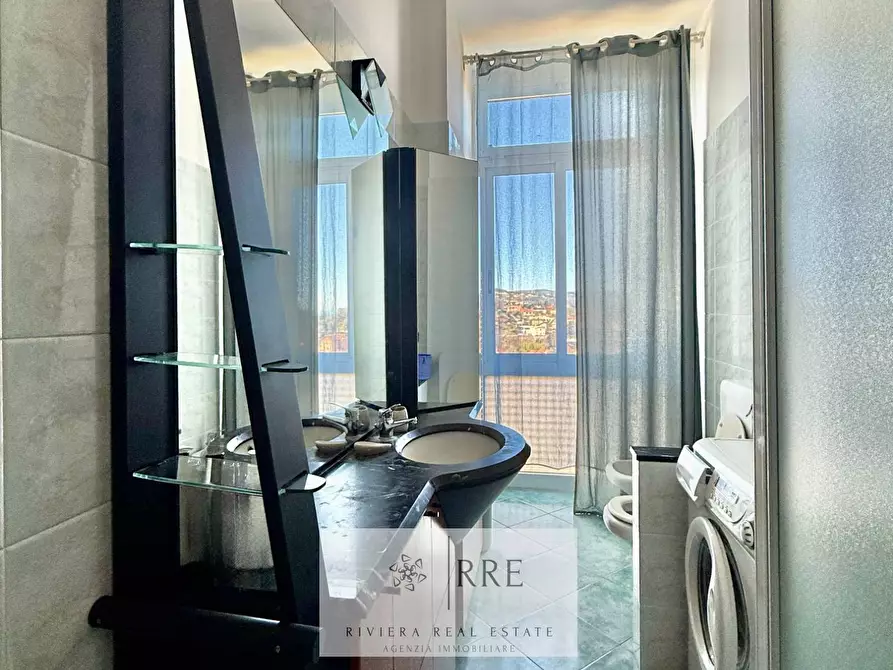 Immagine 21 di Appartamento in vendita  in Zona Poeti Alta a Loano