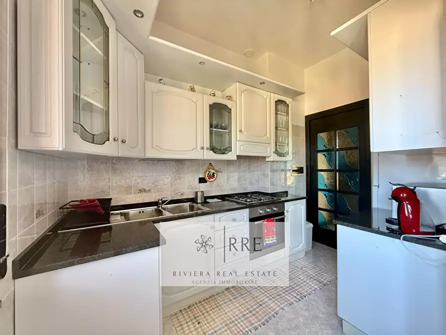 Immagine 11 di Appartamento in vendita  in Zona Poeti Alta a Loano