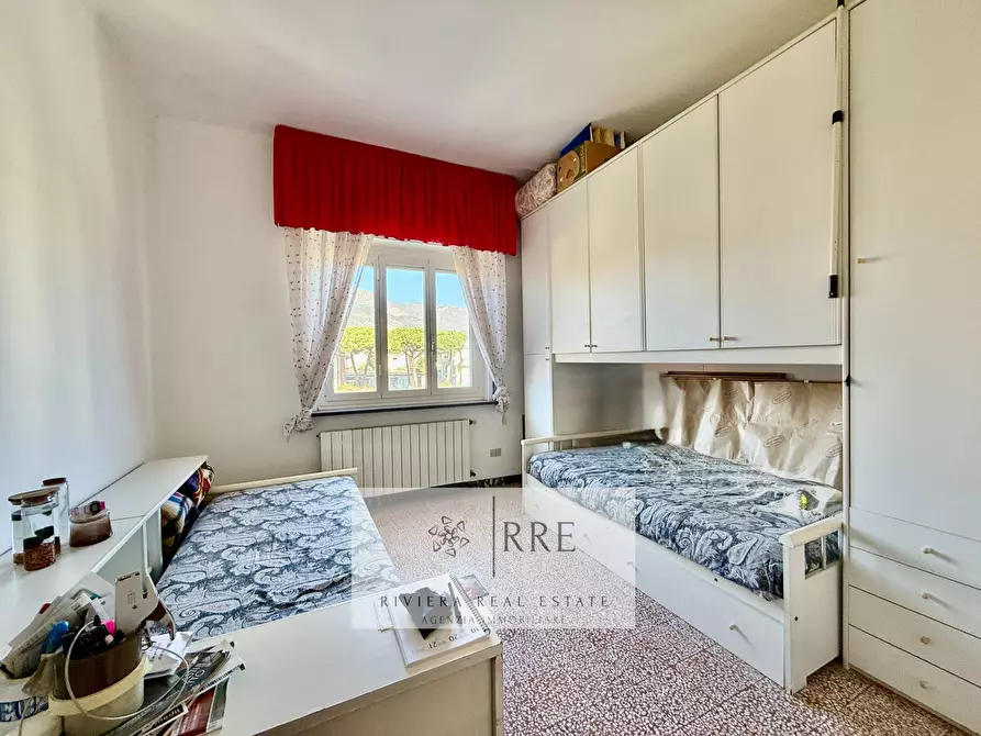 Immagine 12 di Appartamento in vendita  in Zona Poeti bassa a Loano