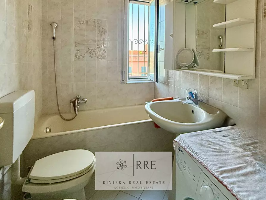 Immagine 10 di Appartamento in vendita  in Zona Poeti bassa a Loano