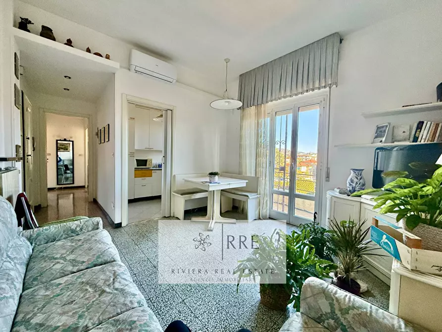 Immagine 1 di Appartamento in vendita  in Zona Poeti bassa a Loano