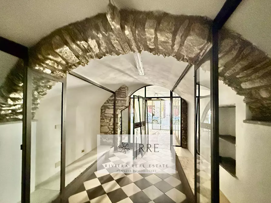 Immagine 2 di Negozio in vendita  in Corso Ponzoni a Armo