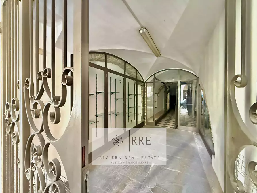 Immagine 1 di Negozio in vendita  in Corso Ponzoni a Armo