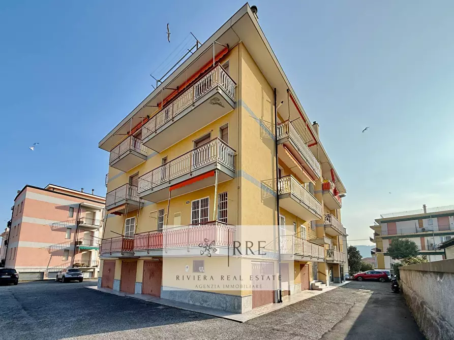 Immagine 3 di Appartamento in vendita  in Via Dante Alighieri a Loano