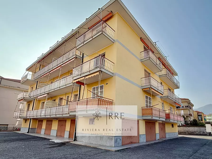 Immagine 25 di Appartamento in vendita  in Via Dante Alighieri a Loano