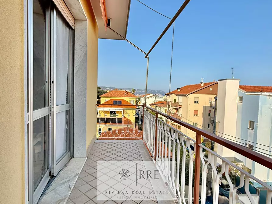 Immagine 12 di Appartamento in vendita  in Via Dante Alighieri a Loano