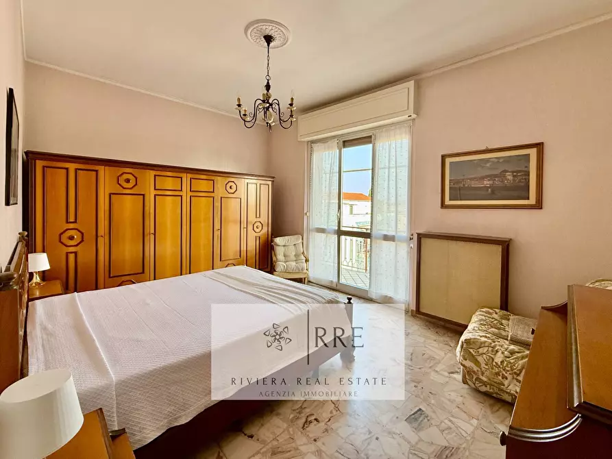 Immagine 10 di Appartamento in vendita  in Via Dante Alighieri a Loano