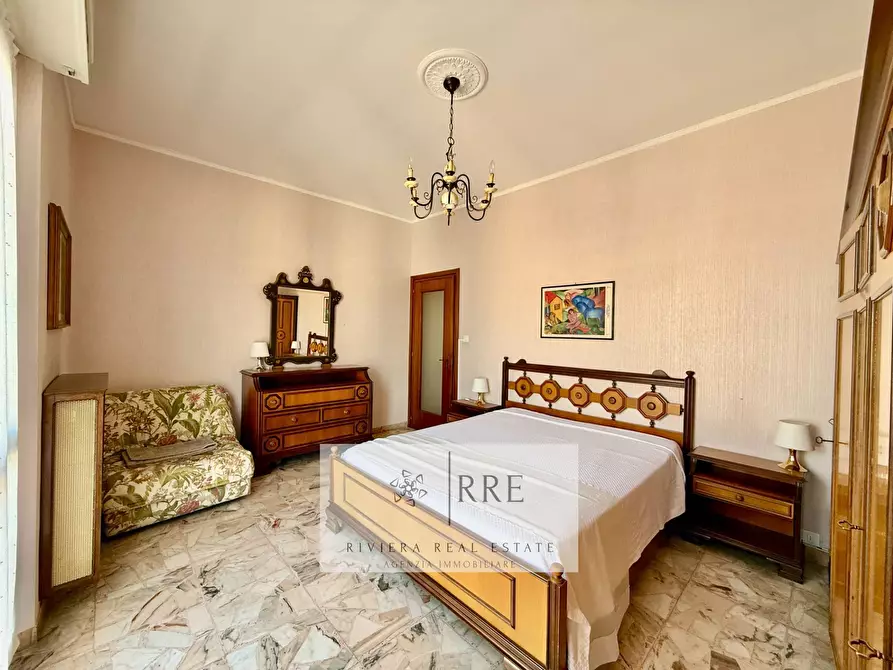 Immagine 11 di Appartamento in vendita  in Via Dante Alighieri a Loano