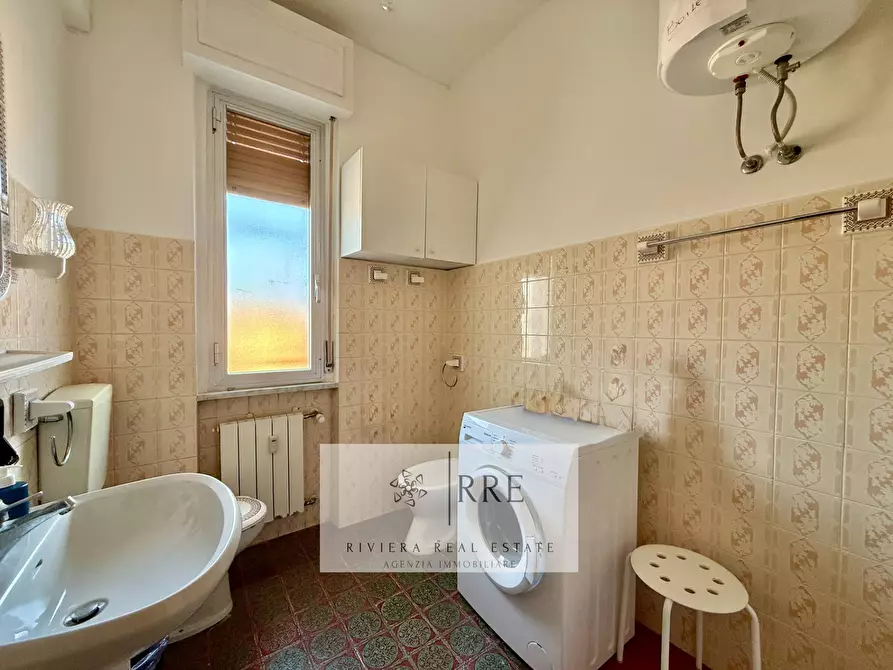 Immagine 13 di Appartamento in vendita  in Via Dante Alighieri a Loano