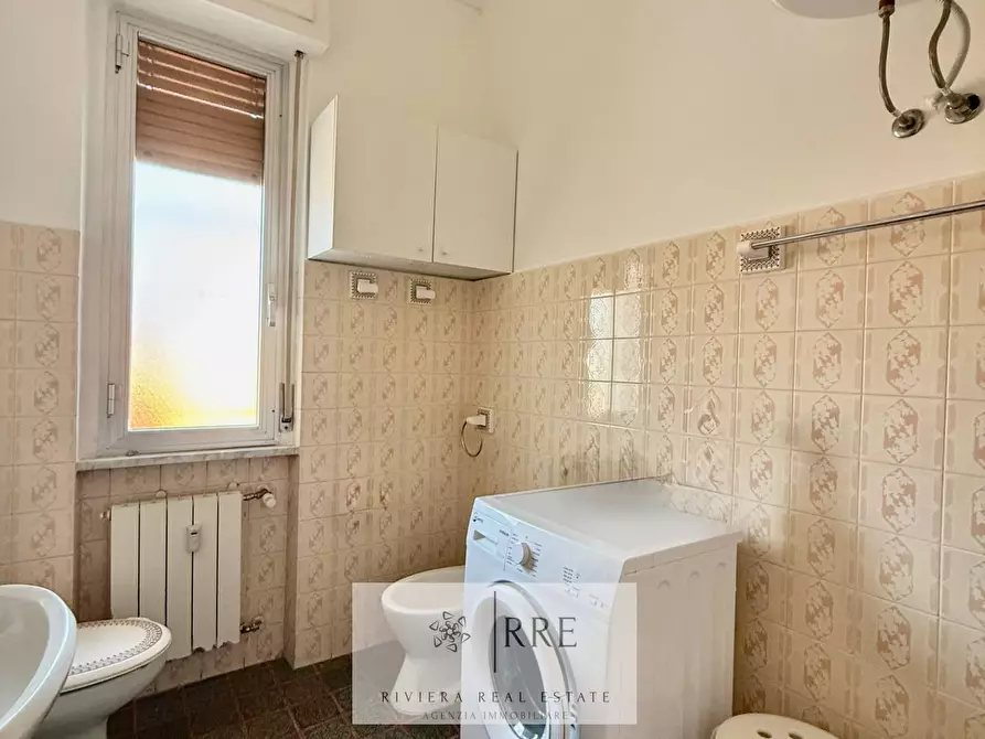 Immagine 14 di Appartamento in vendita  in Via Dante Alighieri a Loano