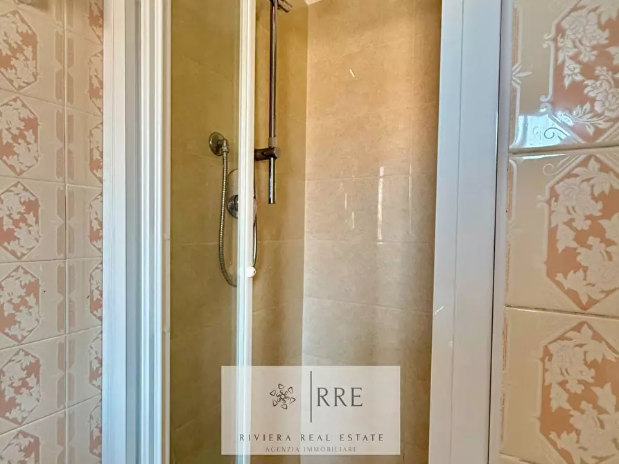 Immagine 15 di Appartamento in vendita  in Via Dante Alighieri a Loano