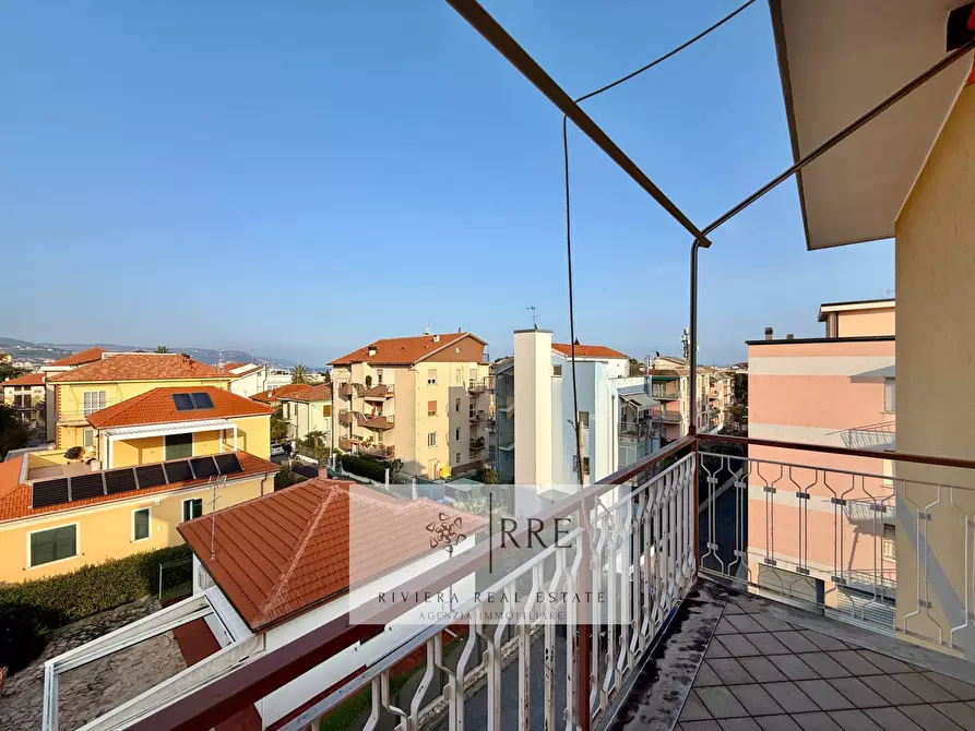 Immagine 17 di Appartamento in vendita  in Via Dante Alighieri a Loano