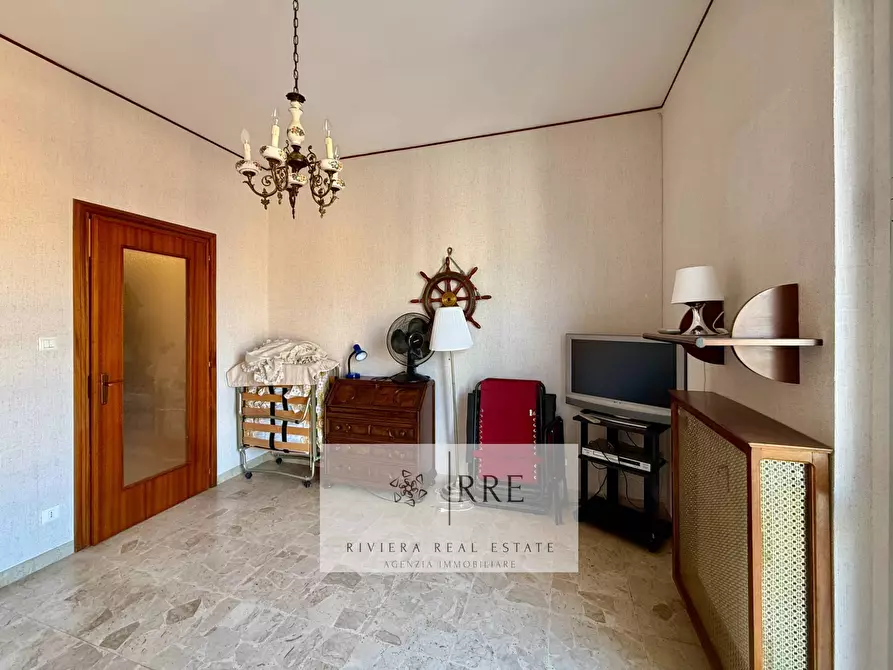 Immagine 19 di Appartamento in vendita  in Via Dante Alighieri a Loano