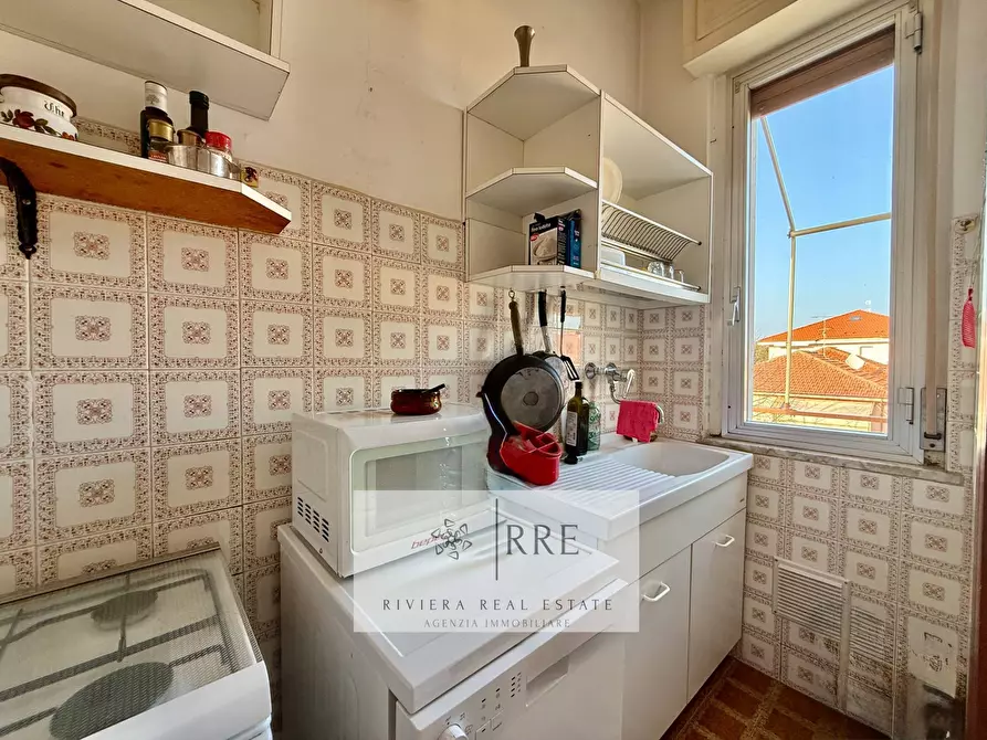 Immagine 9 di Appartamento in vendita  in Via Dante Alighieri a Loano