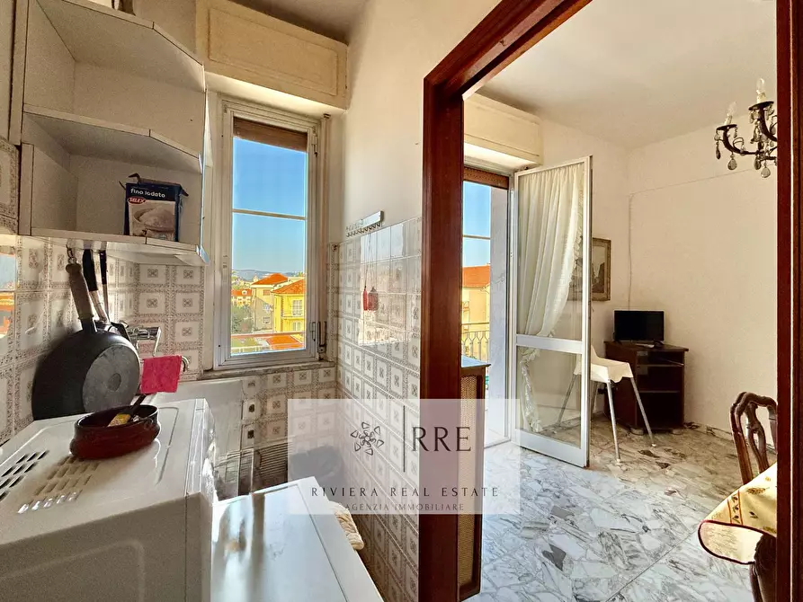 Immagine 8 di Appartamento in vendita  in Via Dante Alighieri a Loano