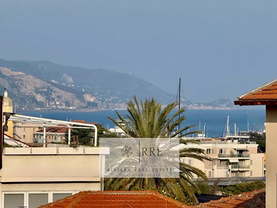 Immagine 1 di Appartamento in vendita  in Via Dante Alighieri a Loano