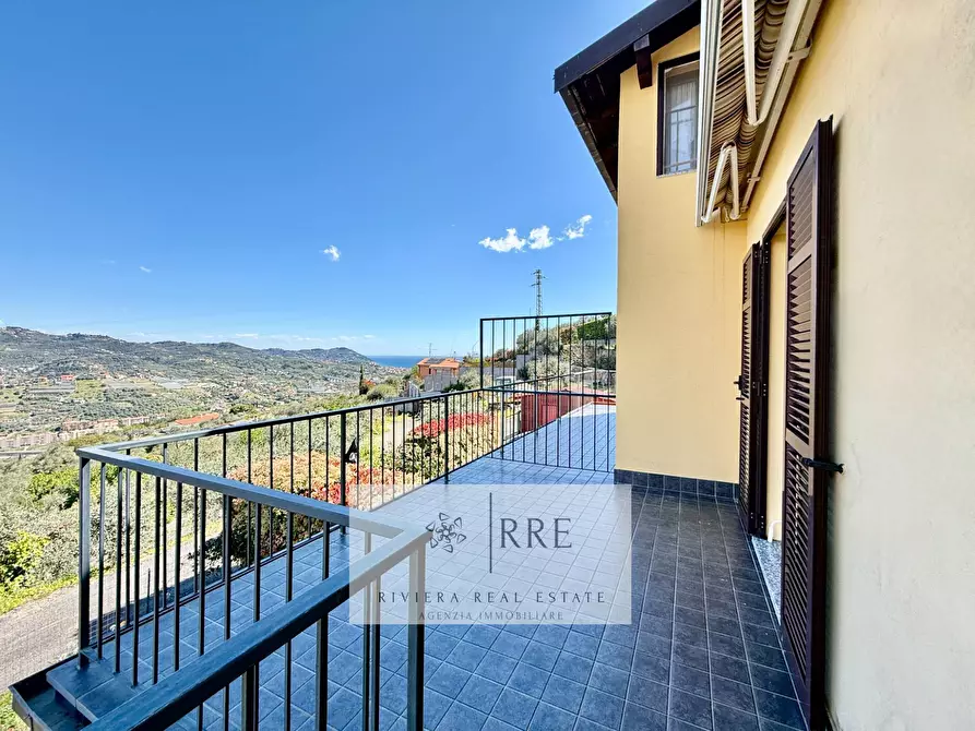 Immagine 5 di Villetta a schiera in vendita  in strada Civezza - Poggi a Imperia