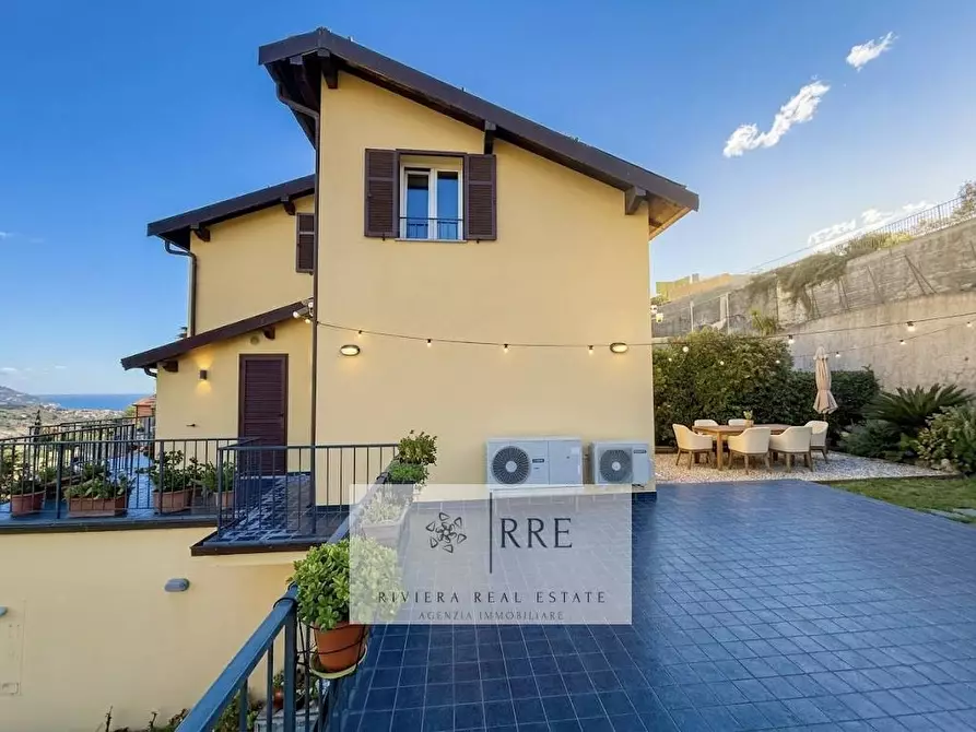 Immagine 1 di Villetta a schiera in vendita  in strada Civezza - Poggi a Imperia